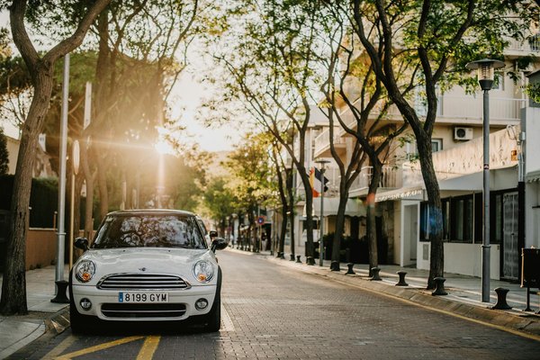 Comment le changement climatique influence-t-il les politiques mondiales actuelles ?